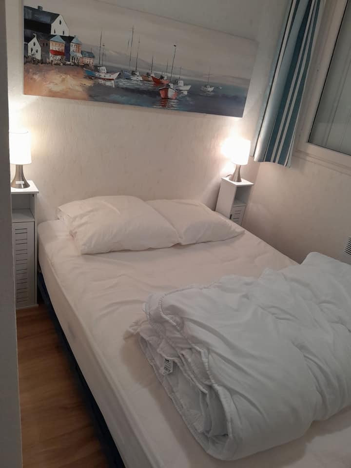 krevet 140/190cm

posteljina nije osigurana.  moguće je iznajmiti na zahtjev