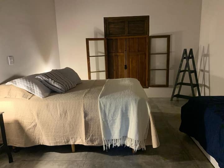 Საძინებელი 1 (ორადგილიანი საწოლი და ორადგილიანი საწოლი)