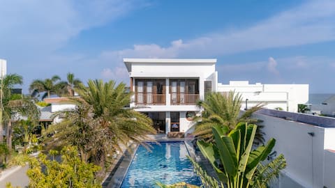 Zeusys Beach House 16 Pax,Beachfront,Pool,Garden
