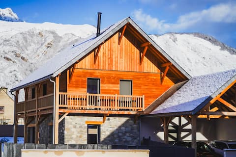 Pyrenean family cottage