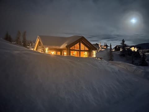 New mountain cabin with magnificent view
