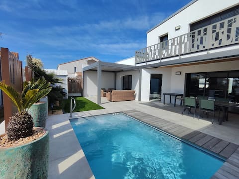 Spacious new villa near ocean amenities