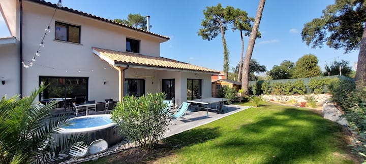 Villa 10 pers - 5 bedrooms - Spa - air conditioning - close to the ...