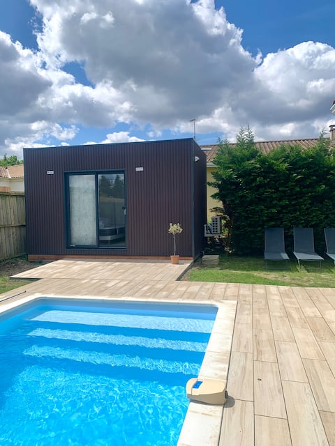 Tiny Cosy Bordelaise