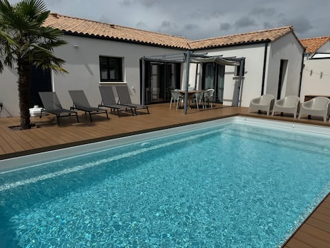 Quai Ouest - elegant house with pool