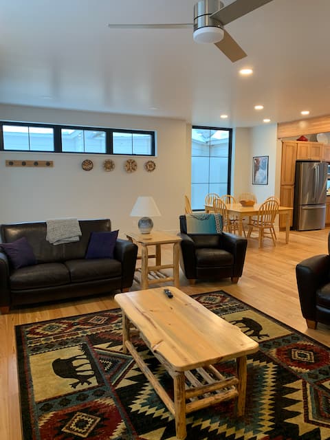 Top Airbnb: New Townhome Close To Downtown! in Missoula
