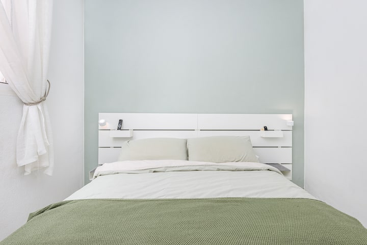 Double bed with storage, air conditioning unit and TV. Remote or touch control bedside lights. The shutter can be opened to let the sunlight in, or closed to ensure a perfectly restful sleep. 