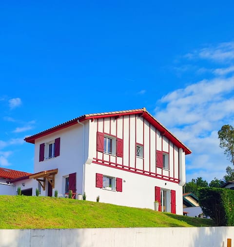 Basque getaway in a Cozy House with pool