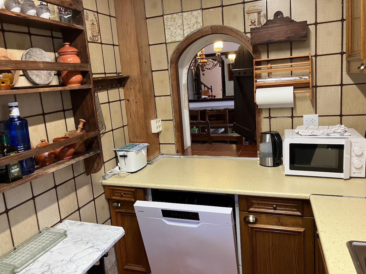 Beautiful Castilian HOUSE 4