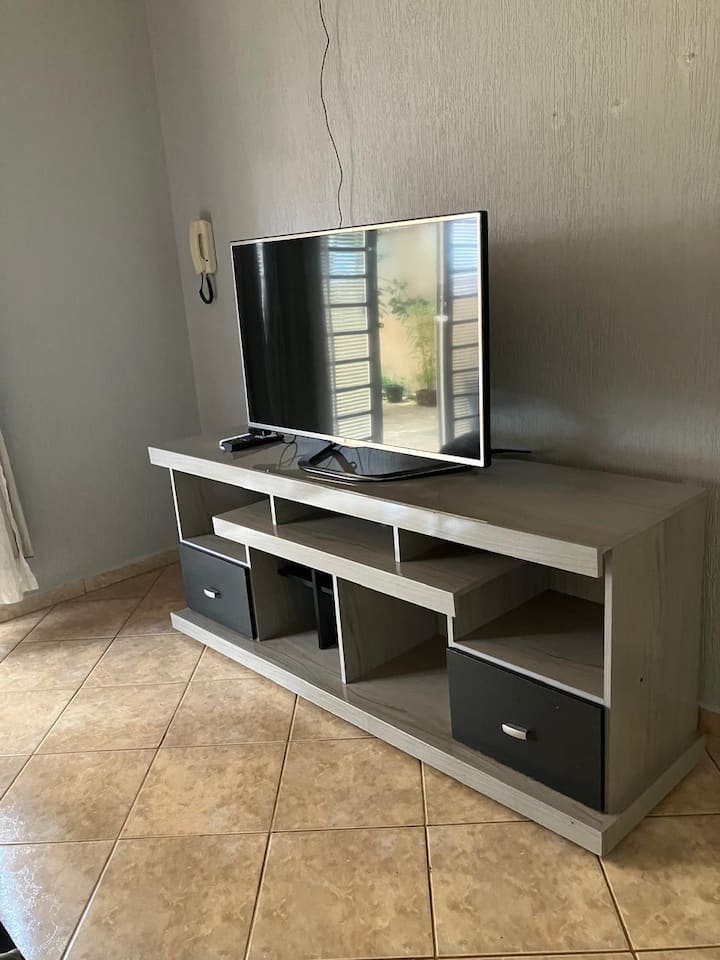 Refúgio Nos Fundos: ÓTima Localização Com Garagem. - Valinhos