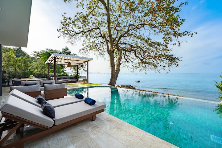 KOVE 5-Bedroom Beachfront Sunset Villa w/ Staff