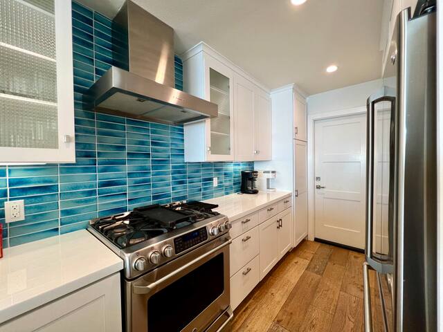 Malibu Waterfront Gallery + Private Beach Access gallery image 4