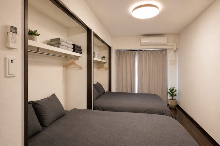 Osaka | Dotonbori & Glico | Entire Apt | Sleeps 5 - 大阪府
