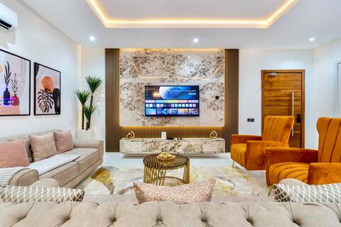 Luxury! King Bed Suite w/BathTub+Pool+Gym, Lekki