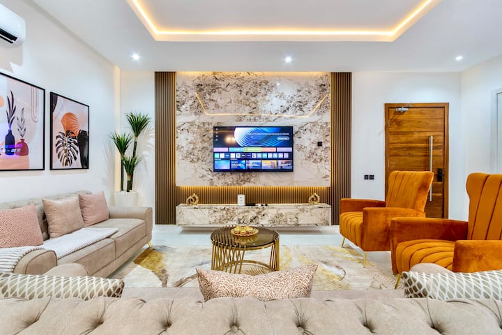 Luxury 3BDR Apt with Bathtub • Pool • Gym in Lekki