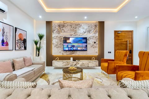 Luxury! King Bed Suite w/BathTub+Pool+Gym, Lekki