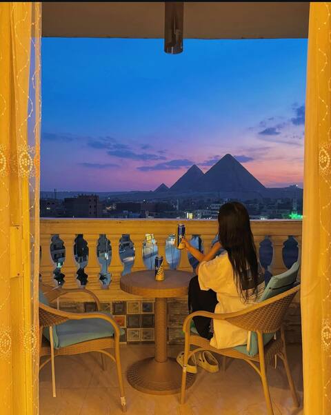 Crowne pyramids view apartment