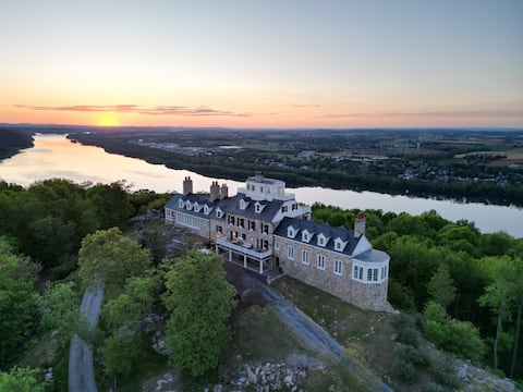 Roundtop Mansion/ Wellness retreat w/Indoor Pool