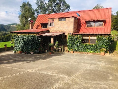 El Manantial: Swiss chalet