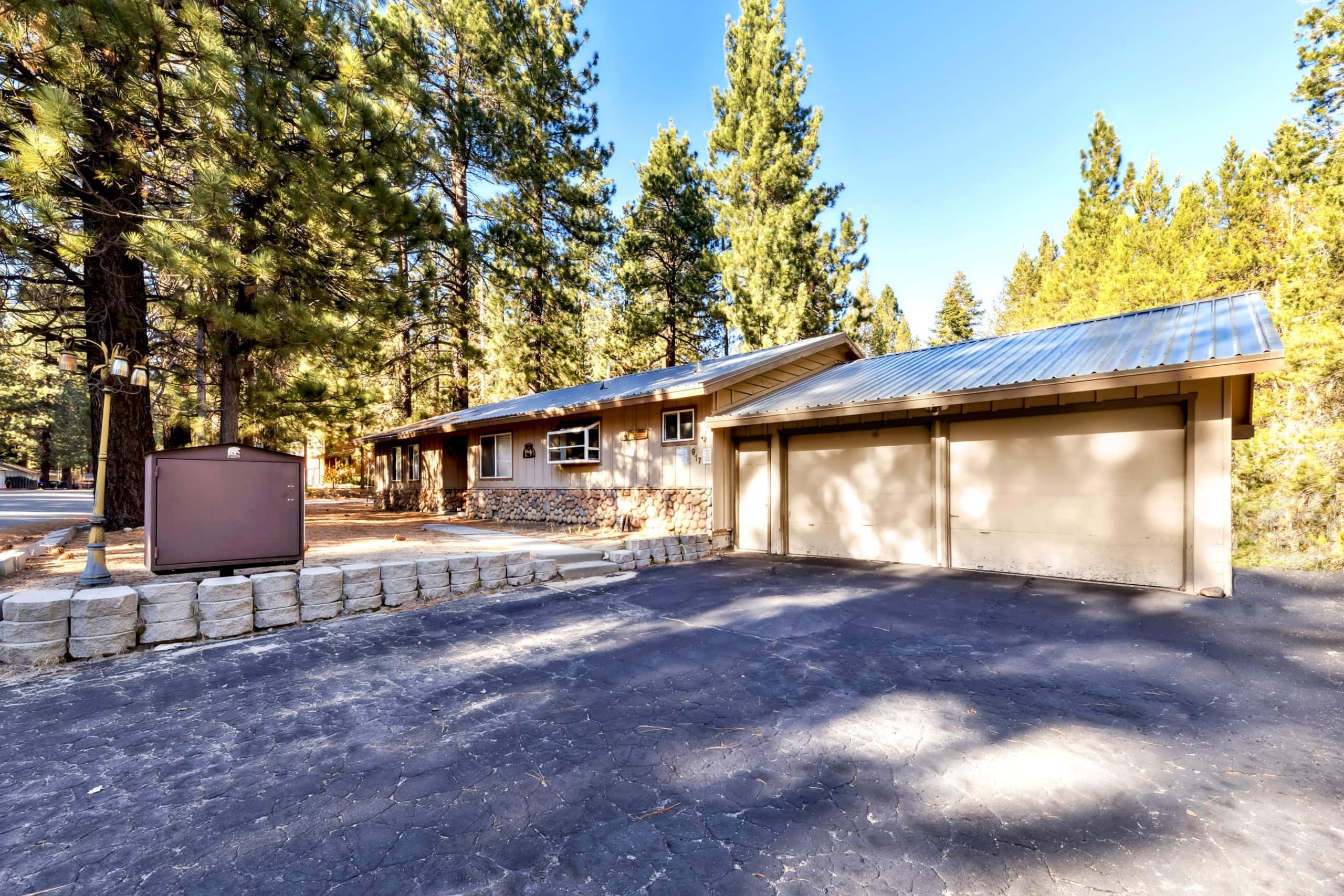 Single-Story 5BR with Hot Tub, 1 Mi to Lake - Photo 26