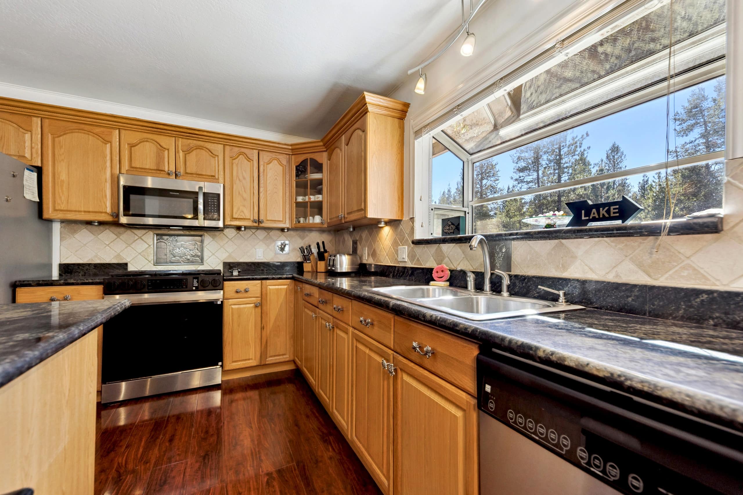 Single-Story 5BR with Hot Tub, 1 Mi to Lake - Photo 22