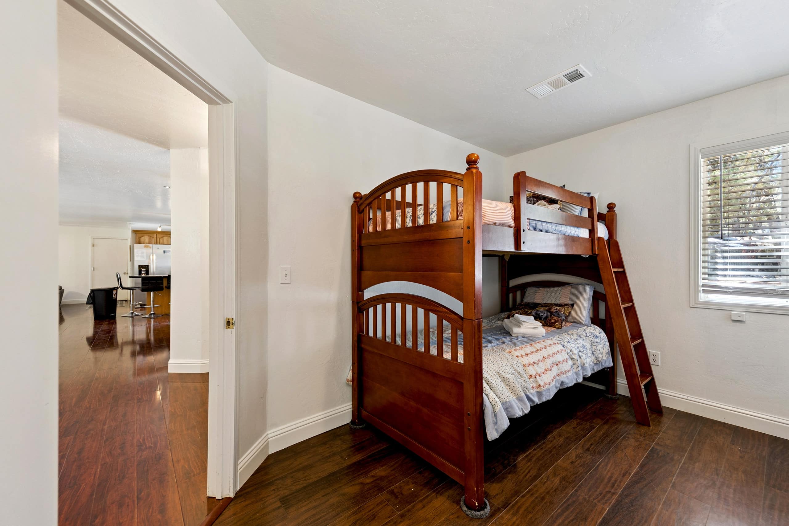 Single-Story 5BR with Hot Tub, 1 Mi to Lake - Photo 8