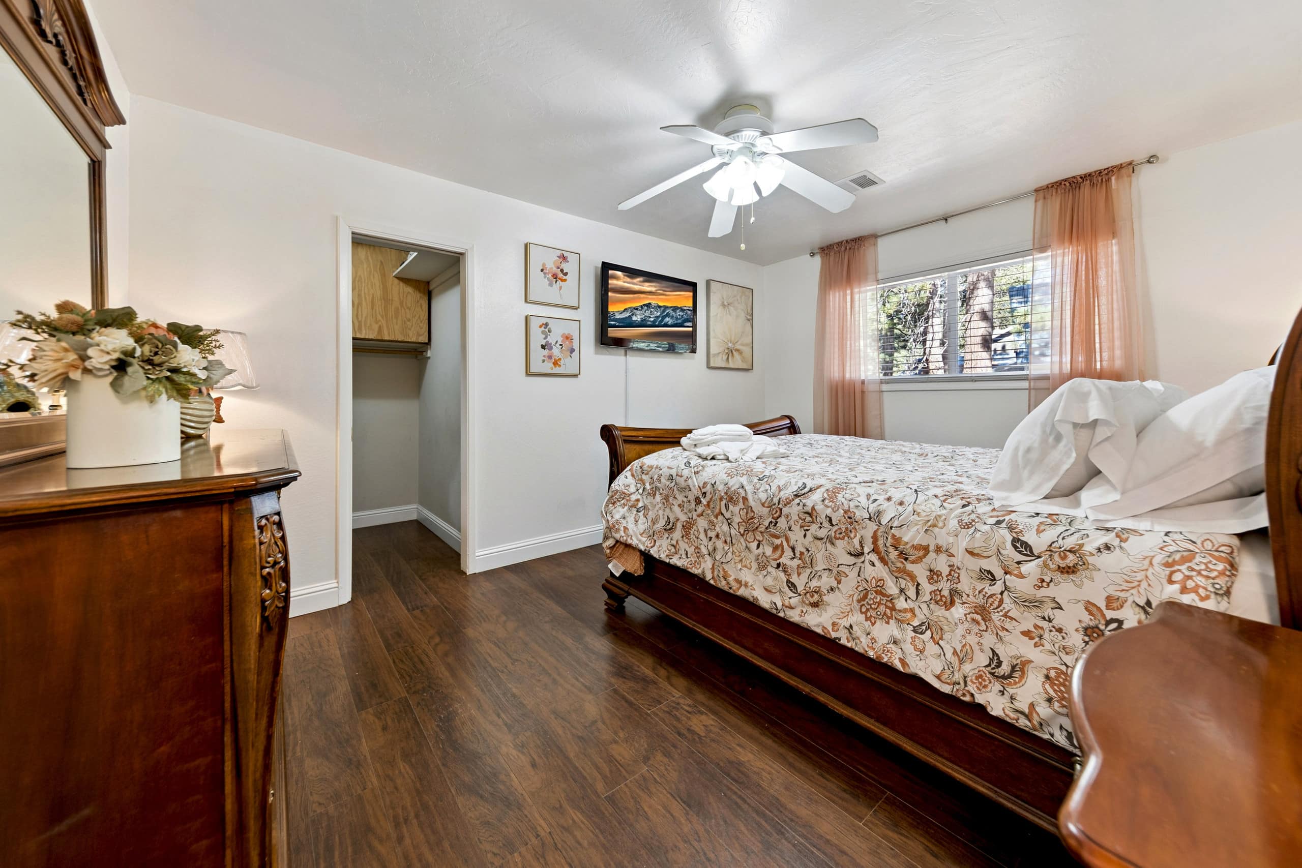 Single-Story 5BR with Hot Tub, 1 Mi to Lake - Photo 14