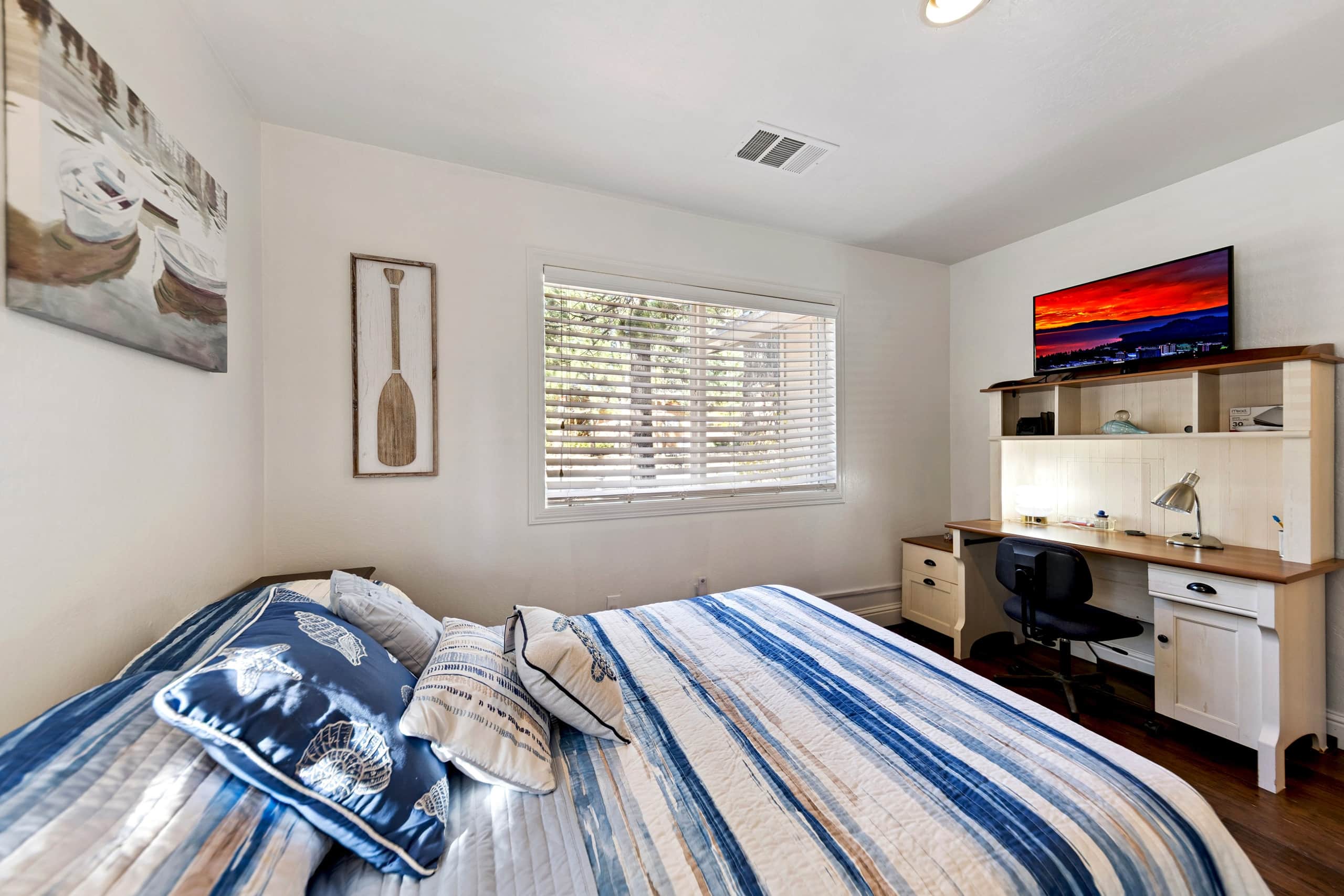 Single-Story 5BR with Hot Tub, 1 Mi to Lake - Photo 9