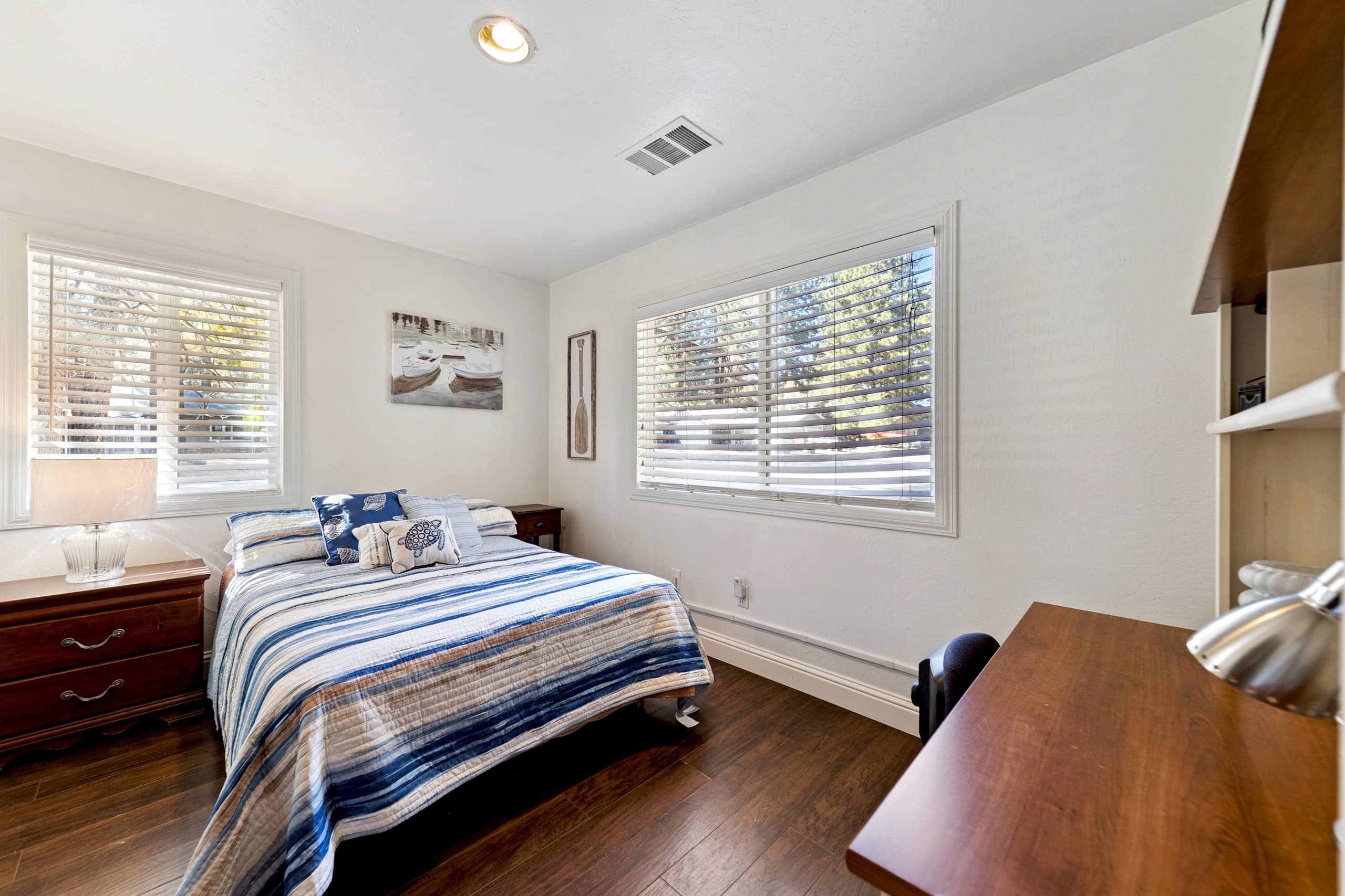 Single-Story 5BR with Hot Tub, 1 Mi to Lake - Photo 10