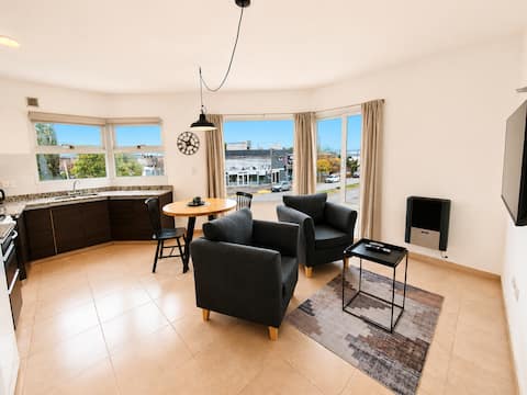 Top Airbnb: Blvd Ballenas, bright apartment near the sea | WiFi in Departamento Biedma