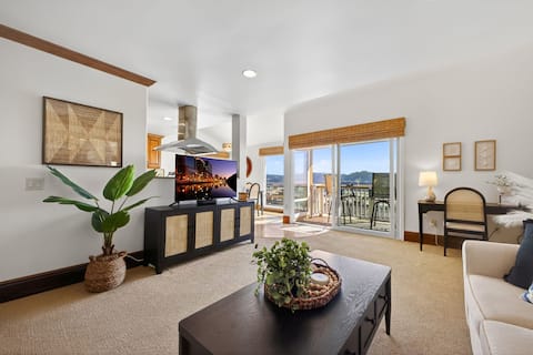 Top Airbnb: Luxury Coastal Getaway – Walk to Beach & Dining in Solana Beach