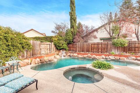 Globetrotters cottage, House with pool
