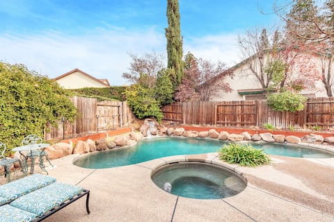 Globetrotters cottage, House with pool