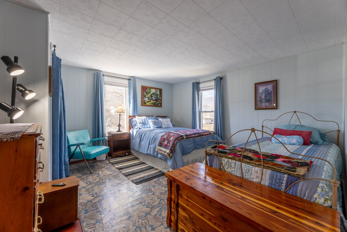 חדר שינה עליון מס '3
מיטה בגודל מלא
ומיטה זוגית