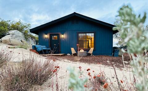 Cozy Modern Cabin Mountain Cottage- Near Wineries!