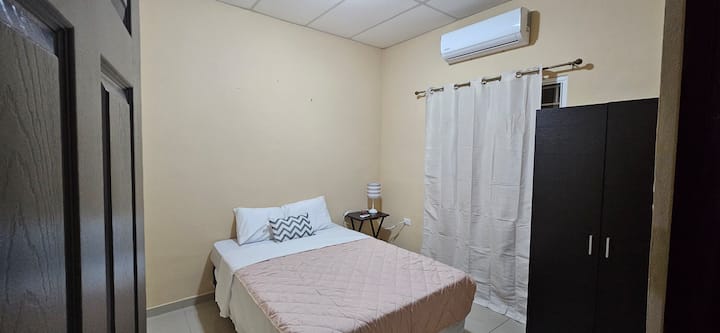 Hlavná izba s klimatizáciou. 