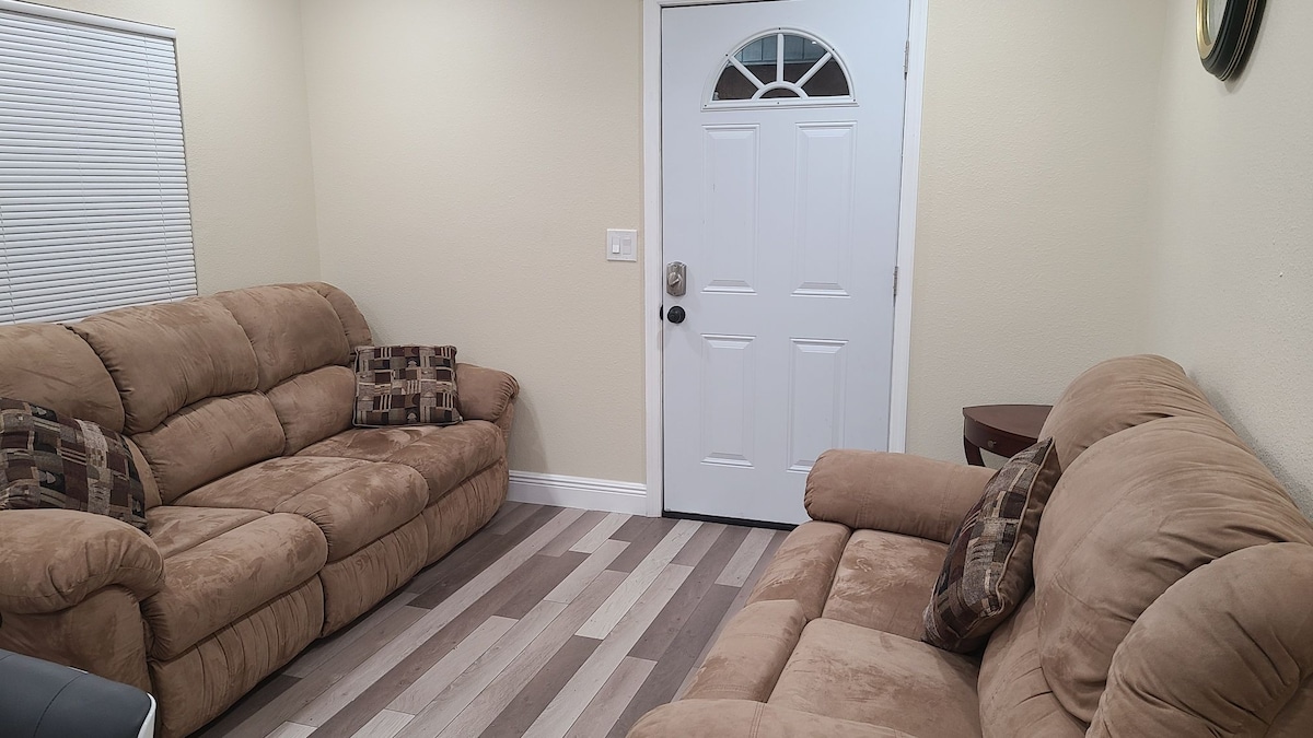 Top Airbnb: Cozy Getaway in North Tampa