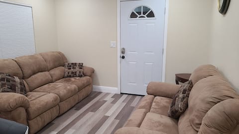 Top Airbnb: Cozy Getaway in North Tampa