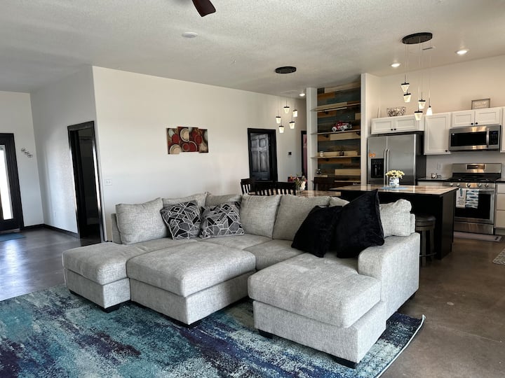 Amazing Family Friendly Angustora Lake House - Hot Springs, SD