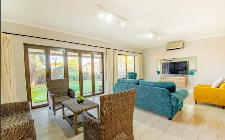 Peaceful & Spacious 2br Apartmnt - Queensburgh