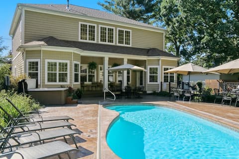 Inn Like a Lamb | Pool, Hot Tub, Fire Pit | Dogs