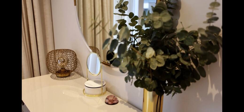 Royal Luxury 3 Beds: Central Covent Garden Haven gallery image 2