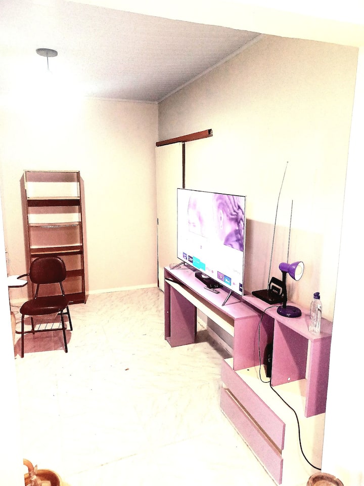 Голяма стая с 4k телевизор, всички с ремонтиран интернет и климатик. 