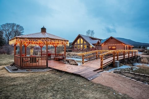 Whitewater Lodge with Hottub on River