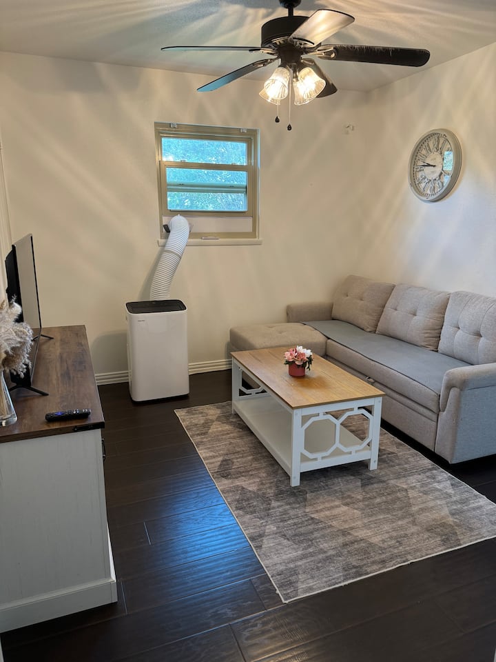 2 Bedroom Apartment In Farmhouse With Own Entrance - Sienna Plantation, TX