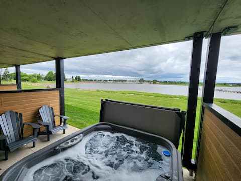 Waterfront Condo with Hot Tub + King Bed | Balcony