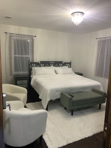 The Blue Flamingo (Full House) gallery image 2