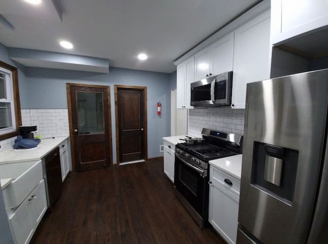 The Blue Flamingo (Full House) gallery image 4