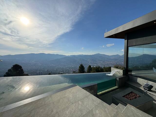 Luxury Travel Home Rentals managed Airbnb listing 1