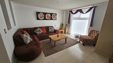Top Airbnb: Large House, Royal Gate in El Pueblito
